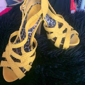 Jessica Simpson Size 8 YELLOW Heels Gorgeous!